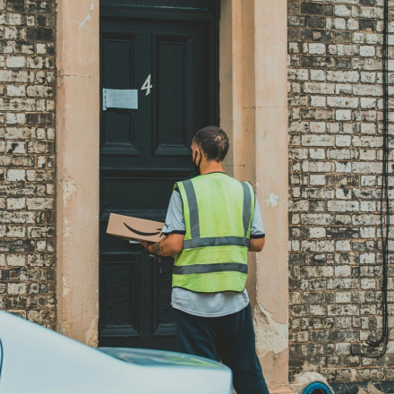 Απίστευτο: Κάποιοι στέλνουν delivery σε γυναίκα χωρίς να έχει παραγγείλει!