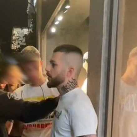 Αστυνομικοί πέρασαν χειροπέδες σε γνωστό τράπερ στη Κηφισιά- Τι συνέβη