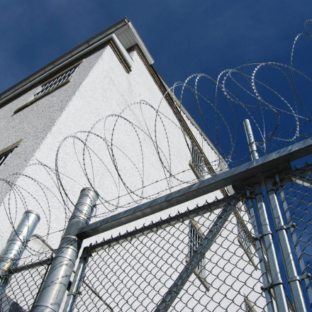 Χανιά: Συνελήφθη φρουρός που επιχείρησε να περάσει κινητά εντός της φυλακής