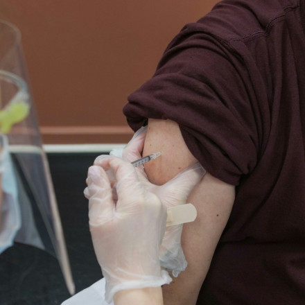 «Η θρόμβωση εμφανίζεται τις πρώτες 30 μέρες» -Τι λένε οι ειδικοί για AstraZeneca