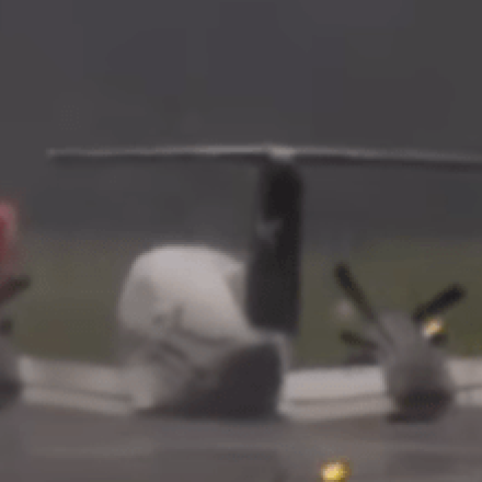 Προσγείωση-θρίλερ αεροπλάνου... με την «κοιλιά» λόγω βλάβης