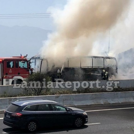Παρανάλωμα του πυρός τουριστικό λεωφορείο στη Στυλίδα - Βίντεο σοκ