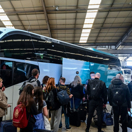 Εορταστική έξοδος: Αυξημένη η κίνηση σε αυτοκινητοδρόμους, ΚΤΕΛ και λιμάνια