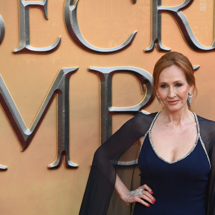 Τζ. Κ. Ρόουλινγκ: Λυπάμαι που δεν μίλησα νωρίτερα για το μισογυνικό τρανς κίνημα