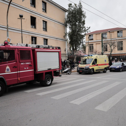 Λήξη συναγερμού: Φάρσα το τηλεφώνημα για βόμβα στην Ευελπίδων
