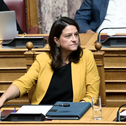 ΣΥΡΙΖΑ - ΠΑΣΟΚ επιμένουν στην αποπομπή Κεραμέως για τα email των αποδήμων