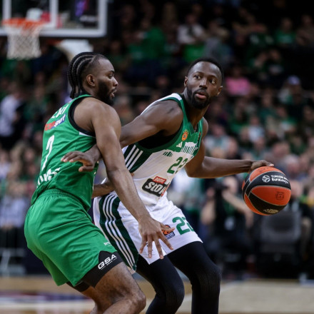 «Συναγερμός» στη Euroleague: Τραυματίστηκε σοβαρά ο Κίναν Έβανς