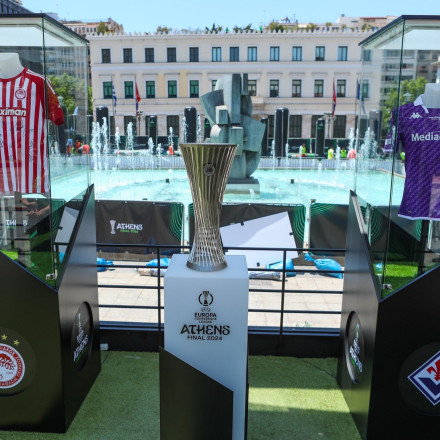 Πόσο κοστίζουν τα αναμνηστικά του Conference League στη Fan Zone