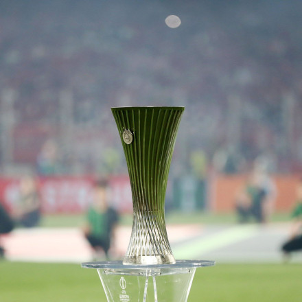 OPAP Arena: Η «κούκλα» δημοσιογράφος που μαγνήτισε τα βλέμματα πριν τον τελικό