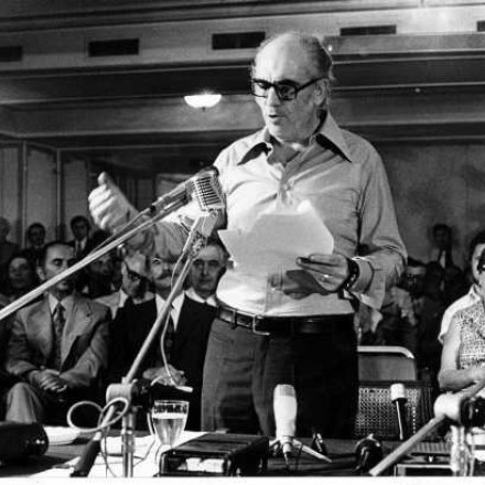 ΠΑΣΟΚ κατά Μητσοτάκη για τον Ανδρέα Παπανδρέου - «Εμείς αλλάξαμε την Ελλάδα»