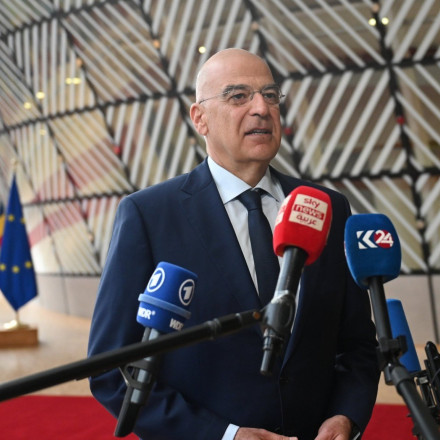 Δένδιας από Βρυξέλλες: Προχωράμε στον anti-drone και αντιαεροπορικό θόλο