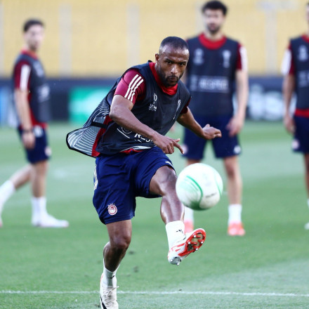 Ολυμπιακός - Φιορεντίνα: Τα κανάλια και η ώρα του τελικού Conference League