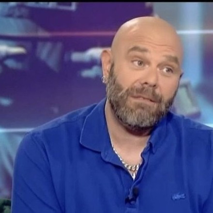 Μιχάλης Κουινέλης: «Ταλαιπωρήθηκα στην τηλεόραση. Με “στρίμωξε” το δήθεν»