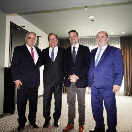 Χάρης Δούκας: Συζήτηση με τον Φρανσουά Ολάντ για μια προοδευτική Ευρώπη