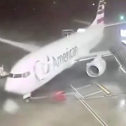 Απίστευτο βίντεο: Όταν ισχυροί άνεμοι παρέσυραν… σταθμευμένο αεροπλάνο 90 τόνων