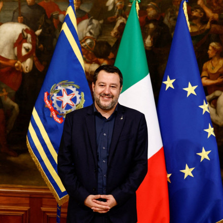 «Θυμίζει Μπερλουσκόνι»: Η ατάκα «φωτιά» του Σαλβίνι για τον Τραμπ