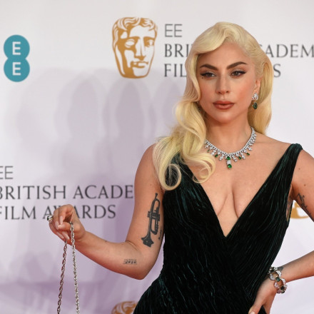 Lady Gaga: Επιβεβαιώνονται οι φήμες εγκυμοσύνης - Με φουσκωμένη κοιλίτσα σε γάμο