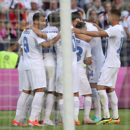 Γκολ από κοντά ο Μασούρας μετά από λάθος του Νόιερ