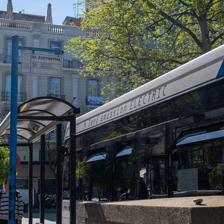 Θεσσαλονίκη: Τρόμος για 15χρονες σε στάση λεωφορείων - 69χρονος αυνανιζόταν μπροστά τους