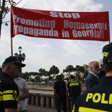 Γεωργία: Απαγορεύει με νόμο τη «ΛΟΑΤΚΙ προπαγάνδα» στην εκπαίδευση