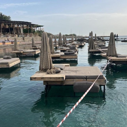 Ρόδος: Σφραγίστηκε ξανά το beach bar του σερβιτόρου-«κολυμβητή» στην Αγία Μαρίνα