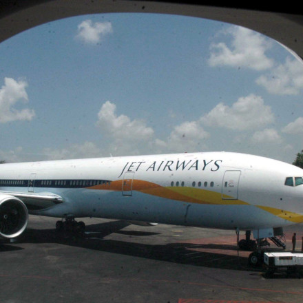 Βίντεο που κόβει την ανάσα: Αεροπλάνο περνά «ξυστά» από άλλο αεροσκάφος που απογειωνόταν