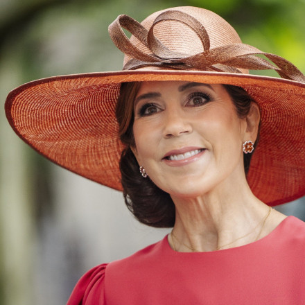 Δανία: Η λεπτομέρεια στο πορτρέτο της βασίλισσας Μαίρης που «λέει» πολλά για τον γάμο της