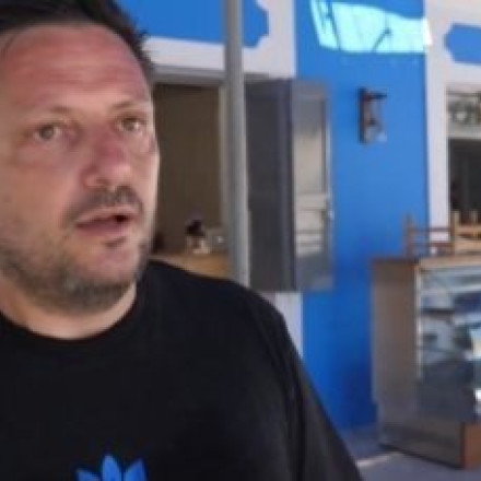 Με δάκρυα στα μάτια ο κάμεραμαν της ΕΡΤ περιγράφει τη στιγμή που βρέθηκε ο Μόσλεϊ