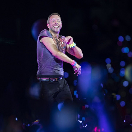 Coldplay: Το νέο τους βιντεοκλίπ από το Ηρώδειο μόλις κυκλοφόρησε και είναι «φωτιά»