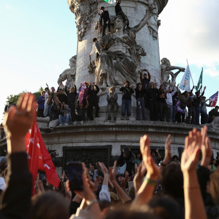 «Βράζει» η Γαλλία με την άνοδο της ακροδεξιάς - Χιλιάδες άτομα στους δρόμους