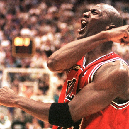 Ο Μάικλ Τζόρνταν έβαζε τέλος σε μια εποχή του ΝΒΑ με το πιο διάσημο σουτ [vids]