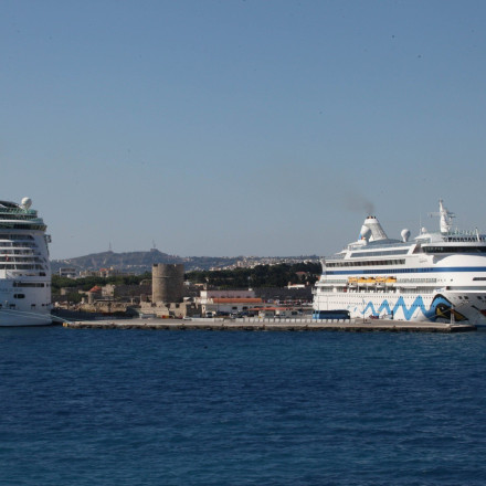 Ρόδος: Ημερόπλοιο προσέκρουσε στο λιμάνι - Ασφαλείς οι 109 επιβάτες