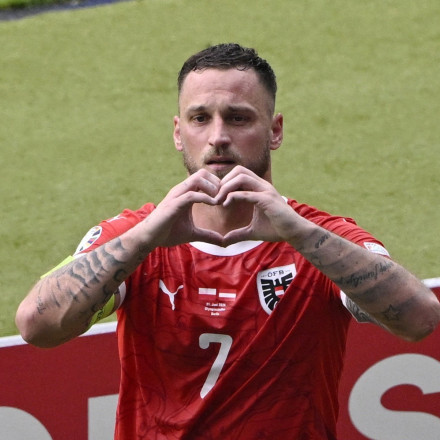 «Καθάρισε» η Αυστρία 3-1 την Πολωνία και περιμένει Ολλανδία και Γαλλία [vid]