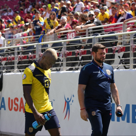 «Δολοφονικό» χτύπημα του Βαλένσια - Αποβλήθηκε ο αρχηγός του Ισημερινού [vid]