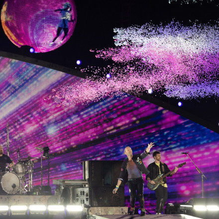 Coldplay: Νέο επιβλητικό βίντεο από το Ηρώδειο - Πρέπει να το παρακολουθήσετε