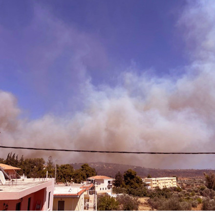 Φωτιά τώρα στο Κρανίδι: Δραματικές στιγμές- Στα σπίτια οι φλόγες, τιτάνια η μάχη των πυροσβεστών