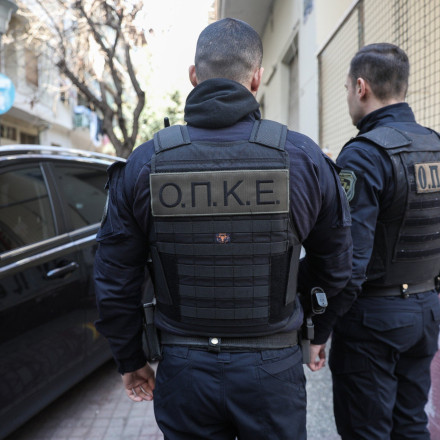 Ιωάννινα: Ανακαλύφθηκε οπλοστάσιο στην πολυκατοικία που αυτοπυροβολήθηκε ο 19χρονος