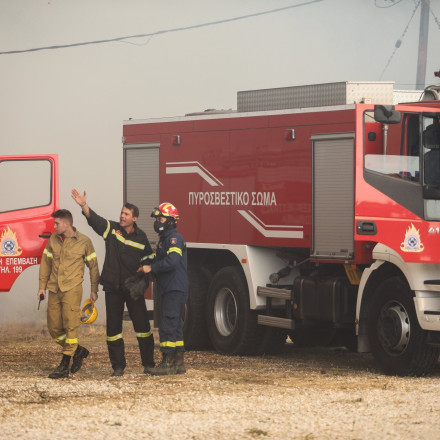 Σύλληψη και πρόστιμο σε ιδιοκτήτη ταβέρνας για τη φωτιά στη Βαρυμπόμπη