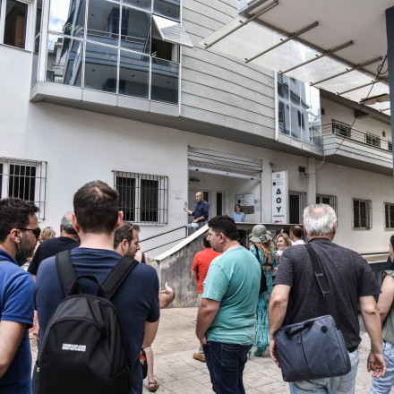 Δουλεύουμε 6 μήνες τον χρόνο για την εφορία και τα ασφαλιστικά ταμεία