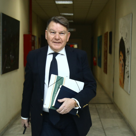 «Όταν για μένα θα μιλάς» - Το βαρύ ζεϊμπέκικο του Αλέξη Κούγια στον Νίκο Μακρόπουλο
