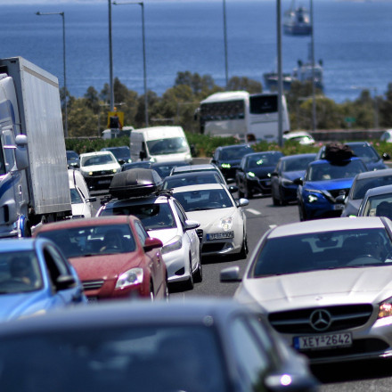 Κίνηση τώρα: «Φρακάρισμα» στον Κηφισό – Μετ’ εμποδίων στο λιμάνι του Πειραιά