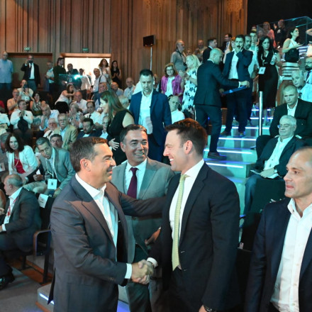 Κασσελάκης εναντίον Τσίπρα για τα ηνία στην κεντροαριστερά -  Όλα όσα έγιναν στο Ωδείο Αθηνών