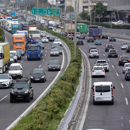 Αυτοκίνητο και κλίμα: Η Ευρώπη χαλαρώνει τους στόχους και στηρίζει τη βιομηχανία