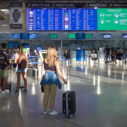 Στροφή των Ελλήνων ξανά στην Ευρώπη για διακοπές - Ο Κρητικός Φιλέας Φογκ με ταξίδια σε 128 χώρες