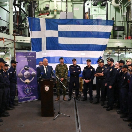 Νίκος Δένδιας: Επίσκεψη στη φρεγάτα «ΨAΡΑ» λίγο πριν αποπλεύσει για την Ερυθρά Θάλασσα