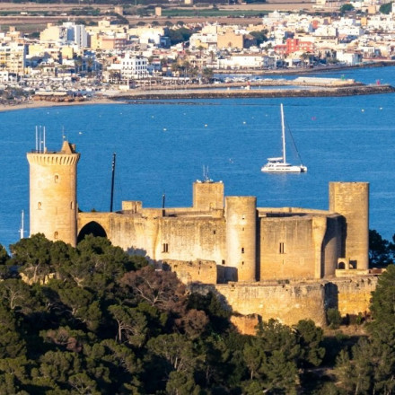 Αγίου Πνεύματος: Κυκλάδες και Μαγιόρκα στους top προορισμούς των Ελλήνων - Τα στοιχεία της Aegean