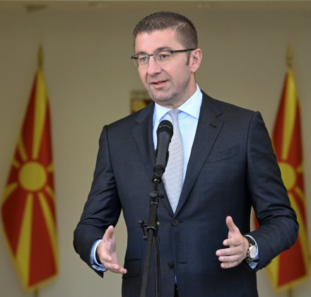 Πρόκληση από Μίτσκοσκι στις Βρυξέλλες: «Οι Μακεδόνες και η Μακεδονία αξίζουν μια θέση στην ΕΕ» Πρόκληση από Μίτσκοσκι στις Βρυξέλλες: «Οι Μακεδόνες και η Μακεδονία αξίζουν μια θέση στην ΕΕ»