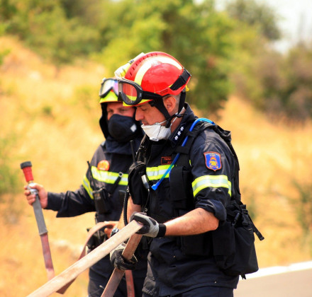 Συναγερμός στο Αίγιο: Φωτιά σε εργοστάσιο ανακύκλωσης - Μήνυμα του 112 για τους επικίνδυνους καπνούς Συναγερμός στο Αίγιο: Φωτιά σε εργοστάσιο ανακύκλωσης - Μήνυμα του 112 για τους επικίνδυνους καπνούς