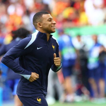 Ο Εμπαπέ έμαθε ότι η Αγγλία χάνει από την Σλοβακία και τον «έπιασαν» τα γέλια [vid]