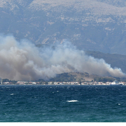 Υπό έλεγχο η φωτιά στον Πλατανίτη στη Ναύπακτο
